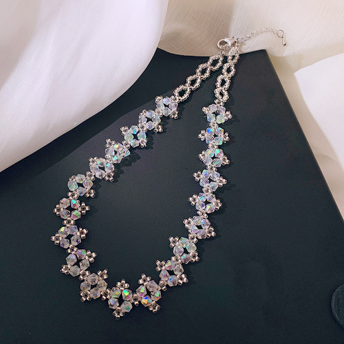 Korean-inspired Ins cool-toned chandelier crystal necklace for women, minimalist design lockchain, lightweight luxury, niche short pendant necklace