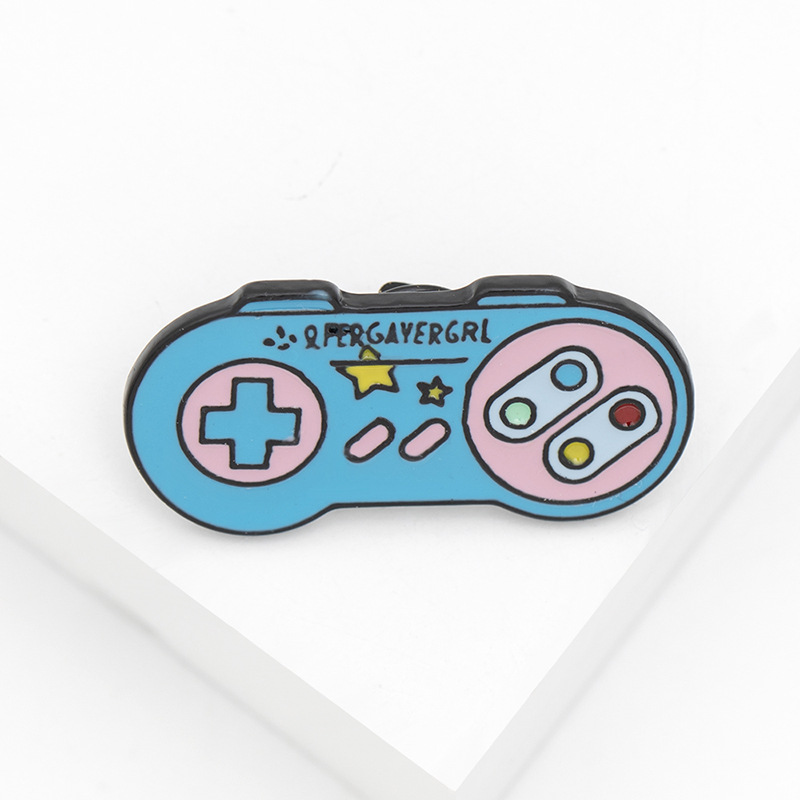 Nouvelle Broche Dessin Animé Roi Poignée Console De Jeu Combinaison Broche Vêtements En Gros Nihaojewelry display picture 8