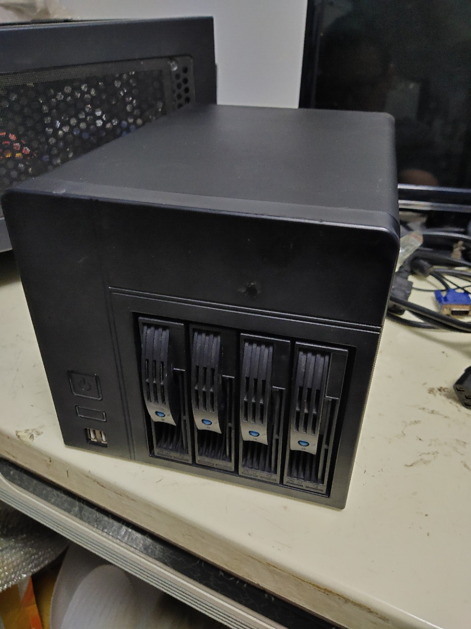 蜗牛星际b款机箱 没有电源 带硬盘背板 四个盘位nas机箱