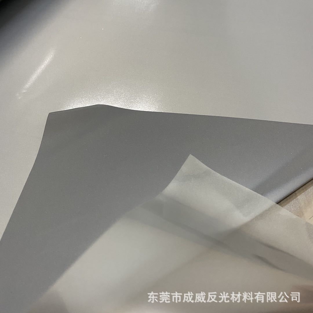高亮反光热贴膜 PES银灰色反光热转印膜可刻字裁条热转印在织物上