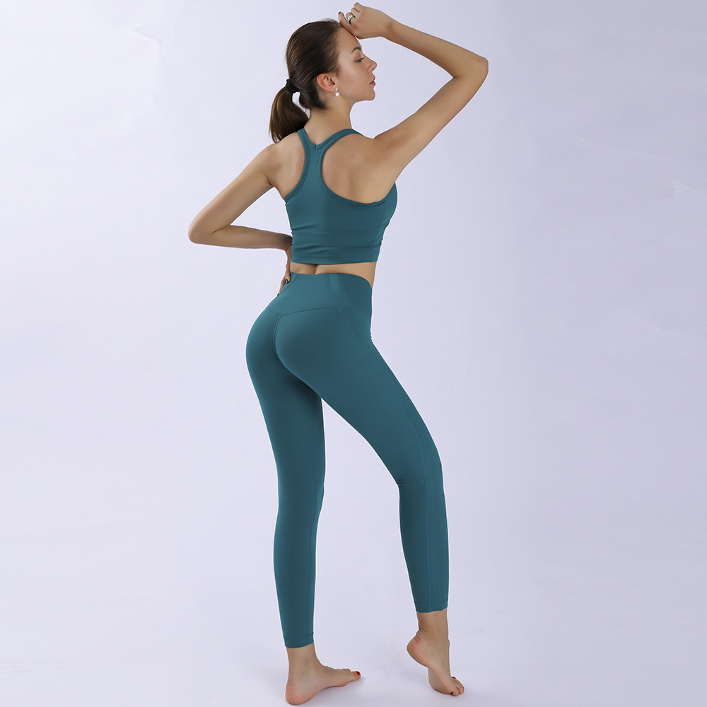 运动跑步健身服瑜伽服套装女纯色美背提臀套装吸汗速干运动文胸女