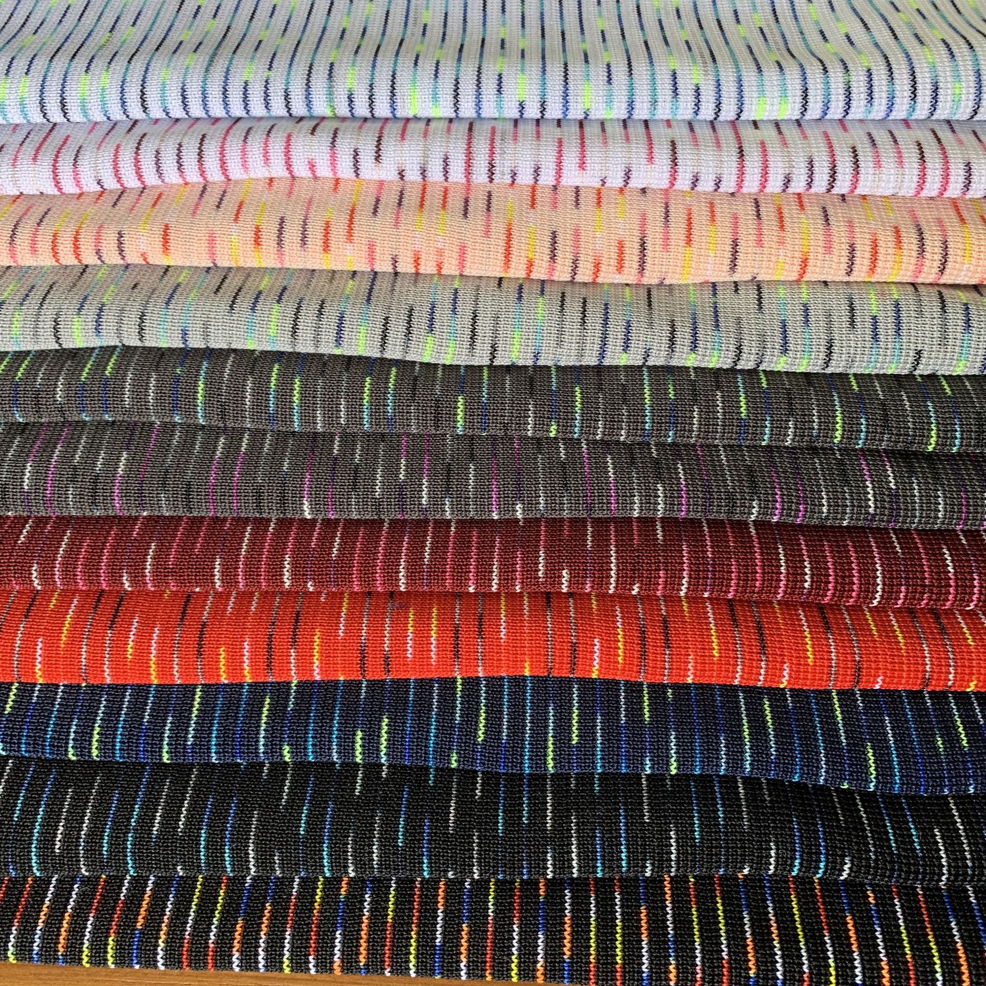 GS认证工厂新款3d段染飞织面料鞋材箱包涤纶针织布料鞋面飞织布