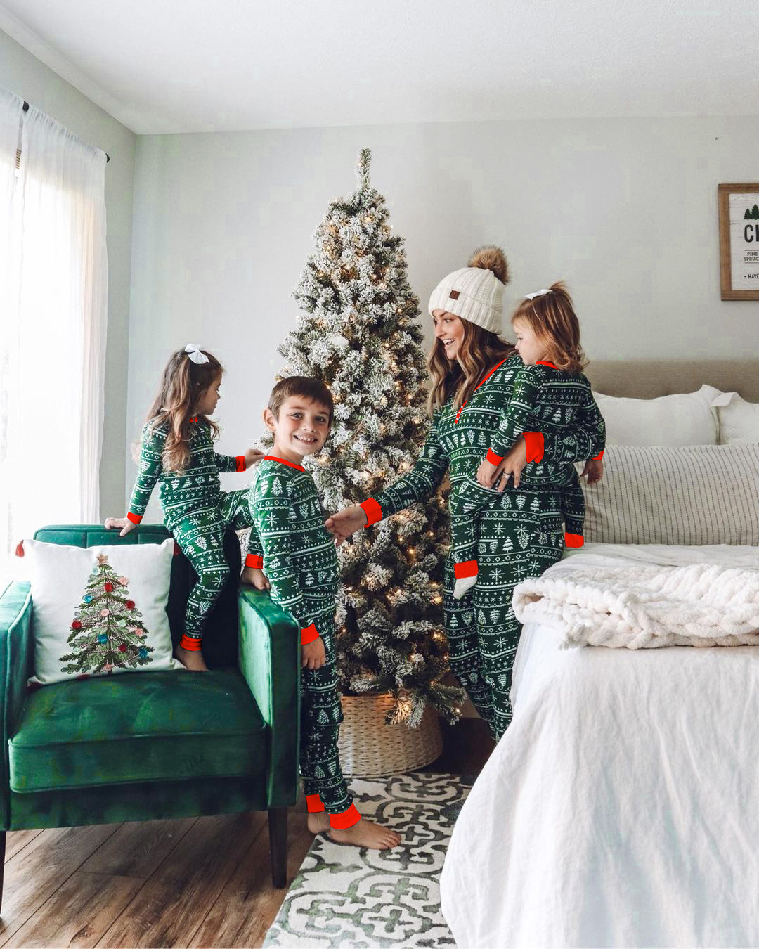 thumbnail image 3 of Conjunto de ropa para el hogar para padres e hijos, color de contraste con estampado navideño europeo y americano, gran oferta, 2025, 3 of 5
