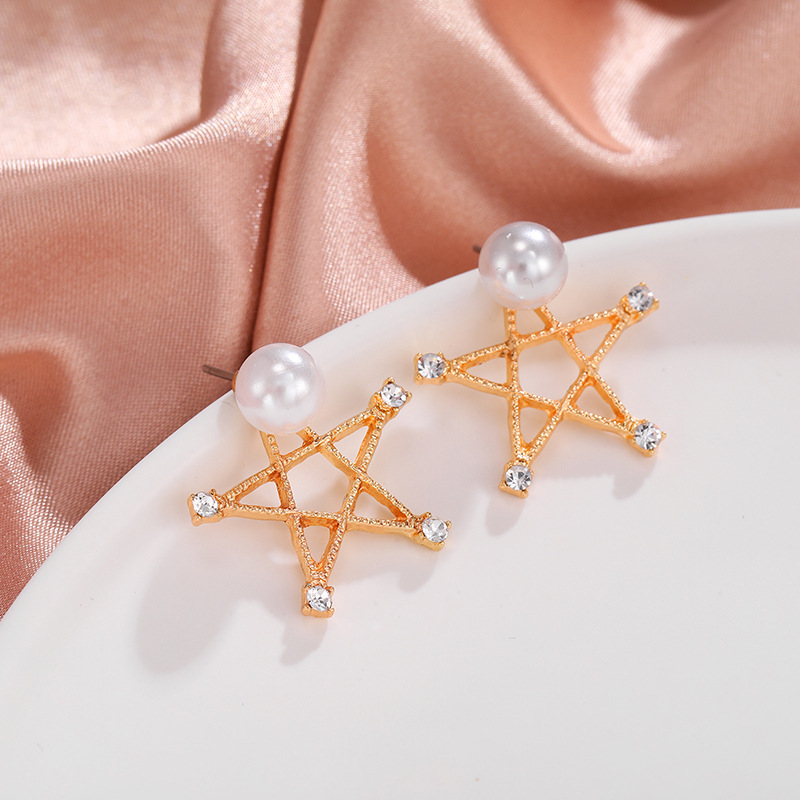 Korean Fashion Pearl Rhinestone Love Star Earrings Wholesale Nihaojewelry display picture 1