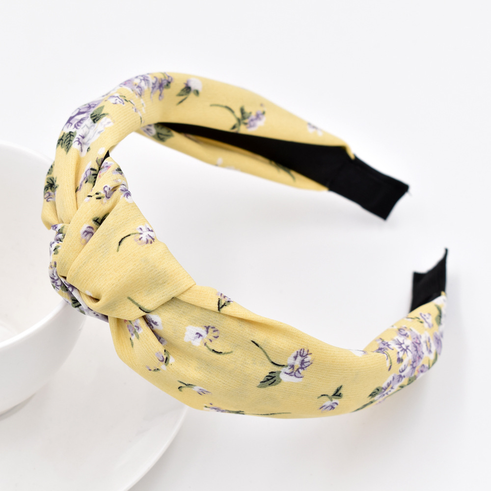 The New Spring And Summer Retro Knotted Flower Thin Section Fabric Cross Headband Wholesale display picture 6