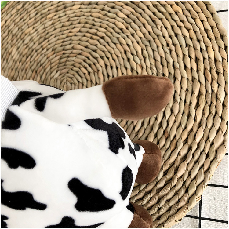 Women's Girl'S Plush Cows Cute Cylindrical Zipper Square Bag display picture 11