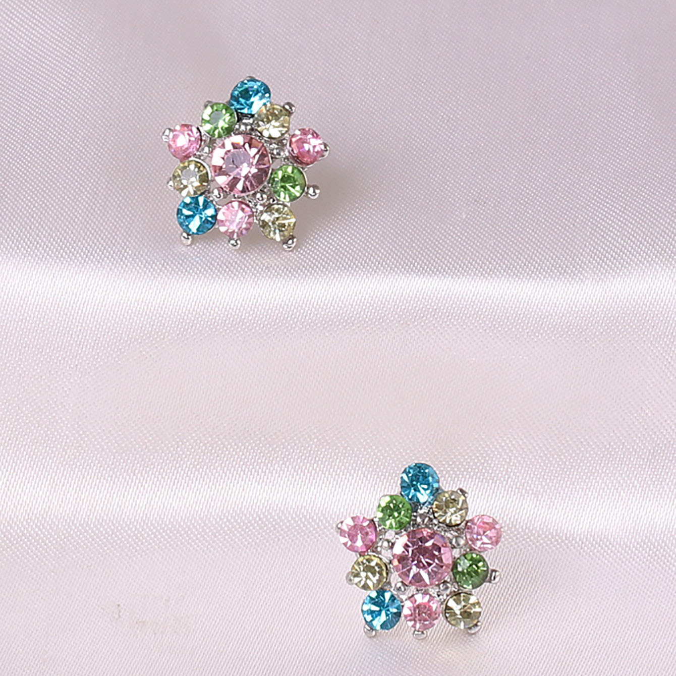 Korean Fashion Flower Crystal Diamond Elegant Alloy Earrings  Wholesale display picture 4