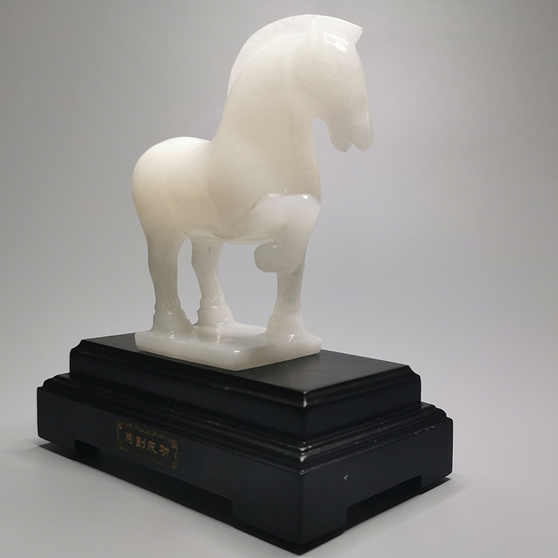 美玉工坊玉雕大师博物馆级工艺精品手工雕刻玉器伊朗白玉马到成功