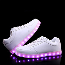 厂家直供LED七彩518低帮夜光鞋板鞋发光鞋情侣鞋USB充电款代发