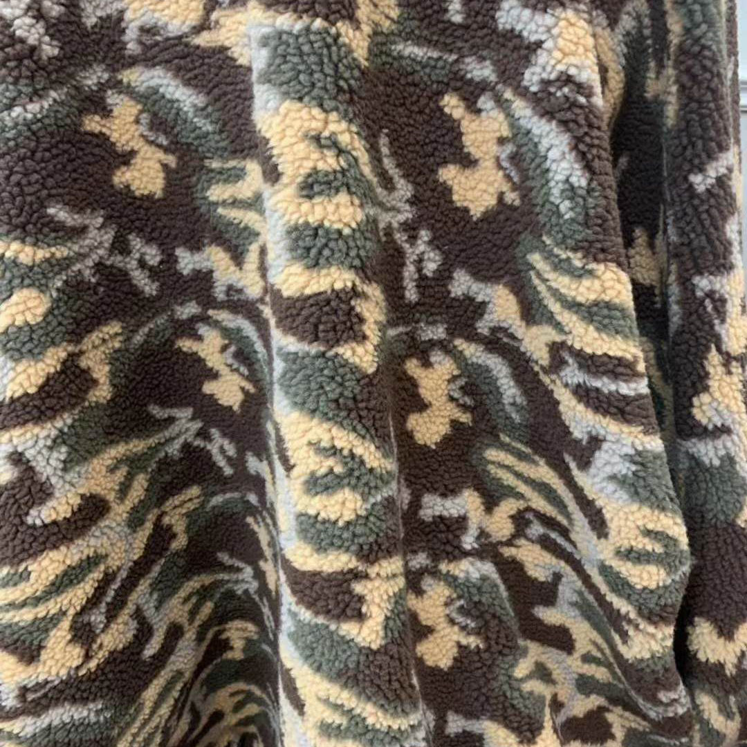 厂家直销羊羔绒迷彩提花童装保暖卫衣豹纹夹克时装大衣羊羔绒面料