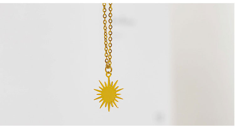 Mode Sechs-stern Sonne Anhänger Titan Stahl Schlüsselbein Kette 14k Gold Überzogene Halskette display picture 2