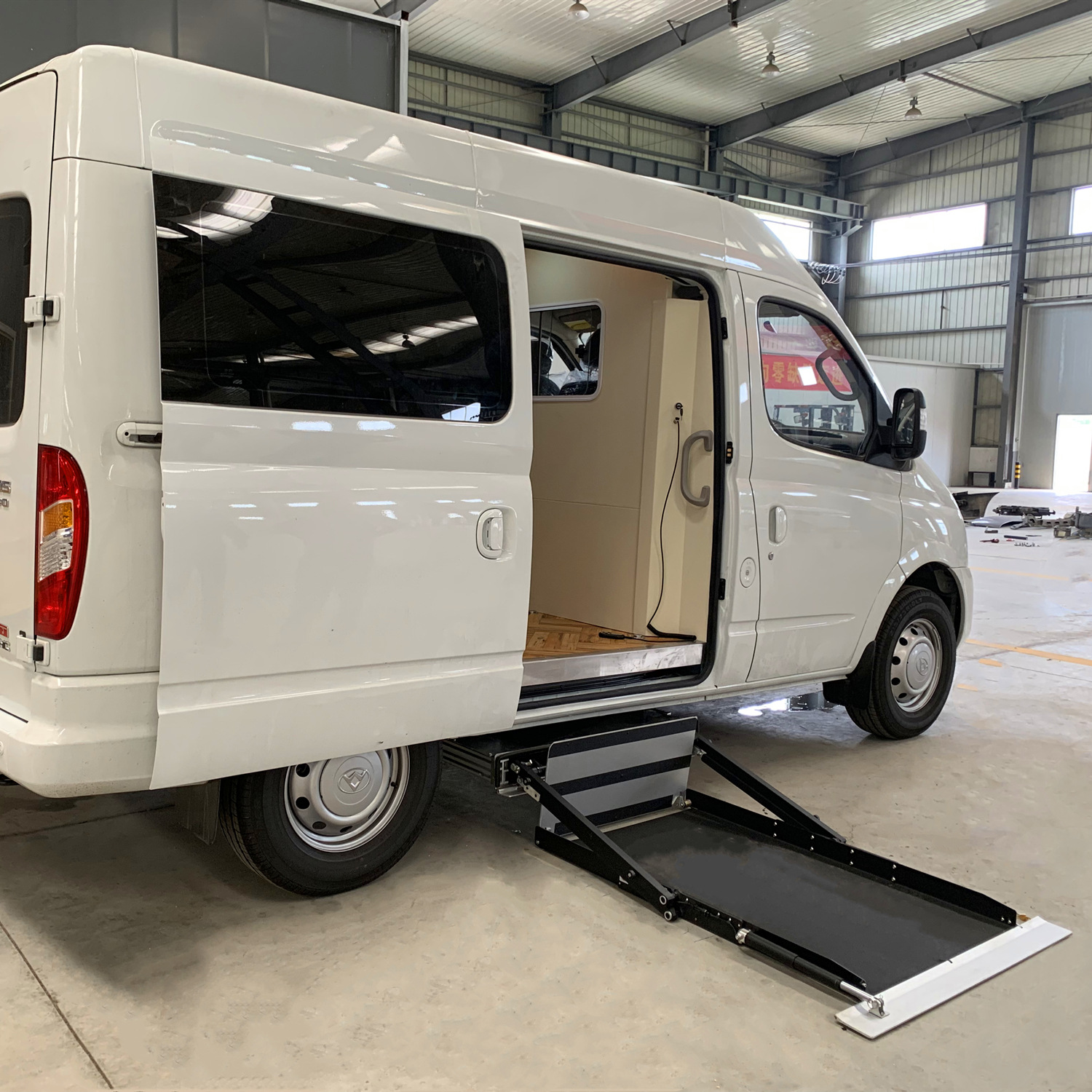 信德泰克商务车侧门车载无障碍轻薄型轮椅升降机