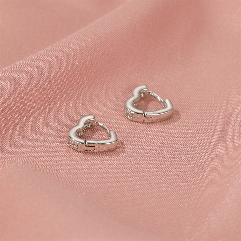 New Earrings Hollow Earrings Ladies Flash Diamond Zircon Love Earrings Wholesale Nihaojewelry display picture 6