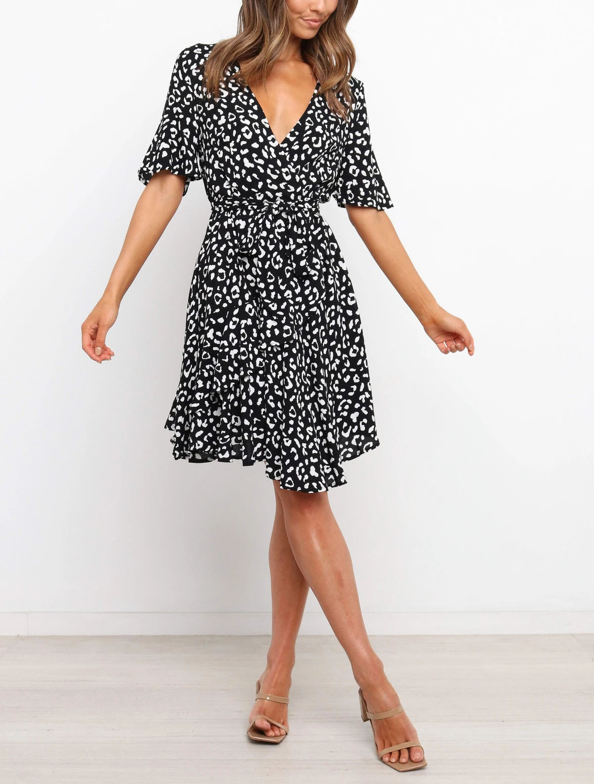 black and white leopard print V-neck short-sleeved casual short dress  NSCXY121995