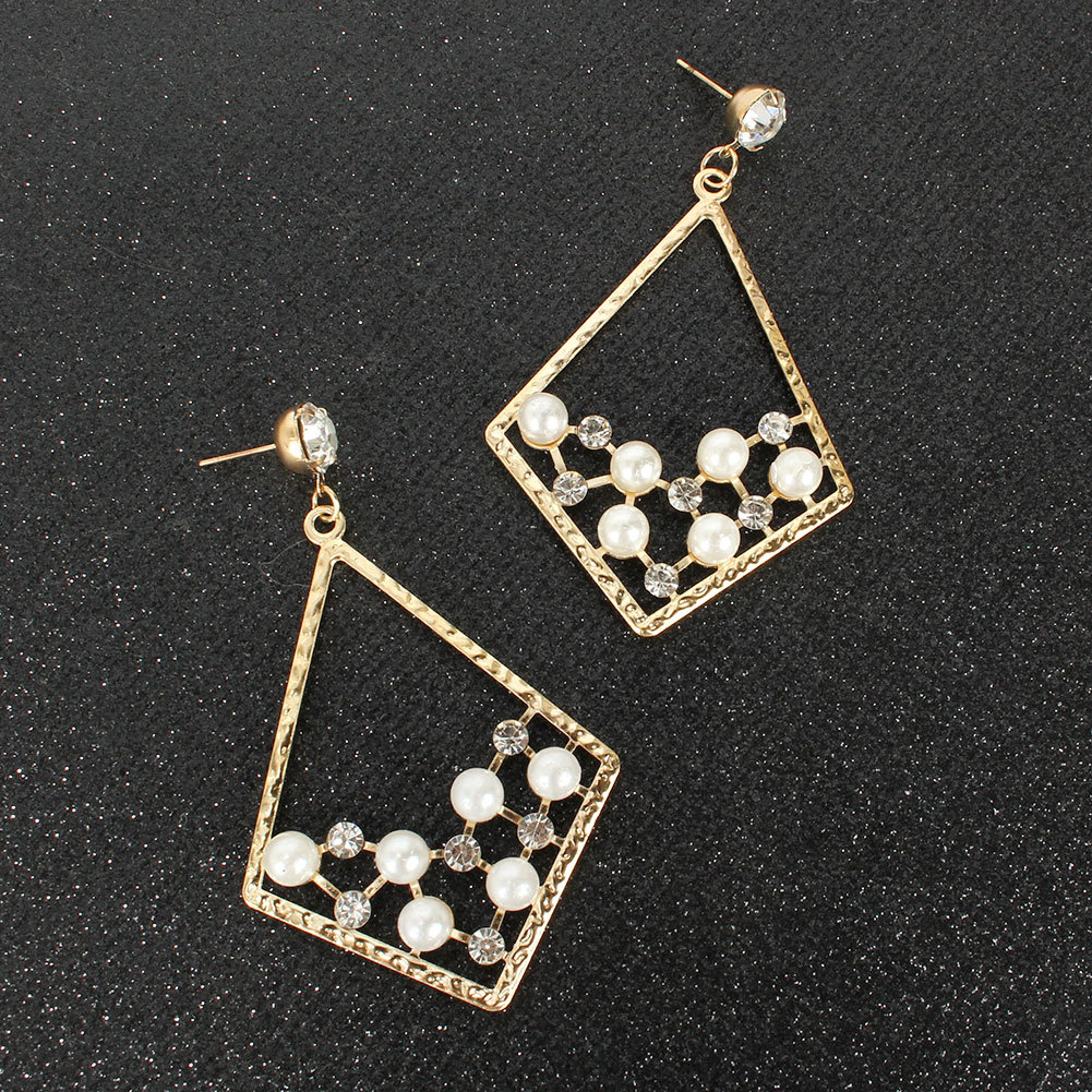 Europäische Und Amerikanische Mode Imitat Perlen Ohrringe Weibliche Persönlichkeit Einfache Diamant Geometrische Ohrringe Ohrringe Weibliche F5810 display picture 3