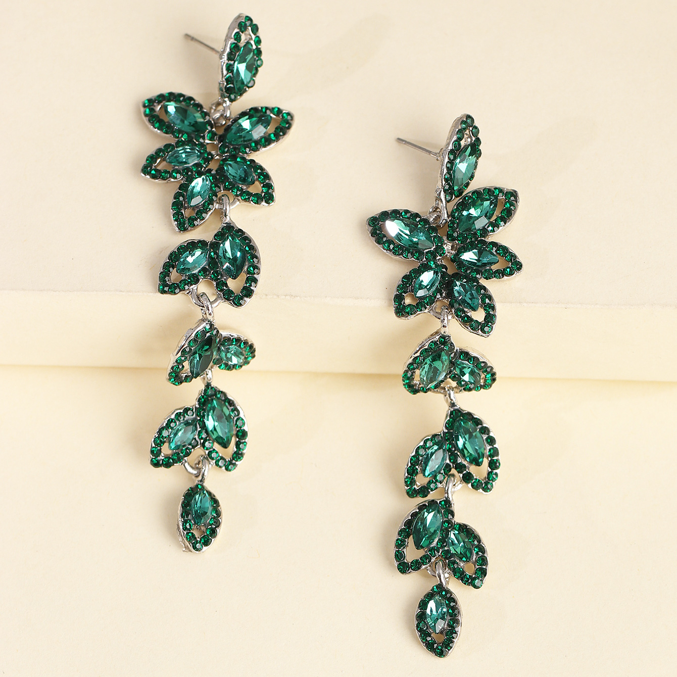 Earrings Fashion Creative Models Alloy Diamond Leaf Earrings Wholesale Nihaojewelry display picture 14