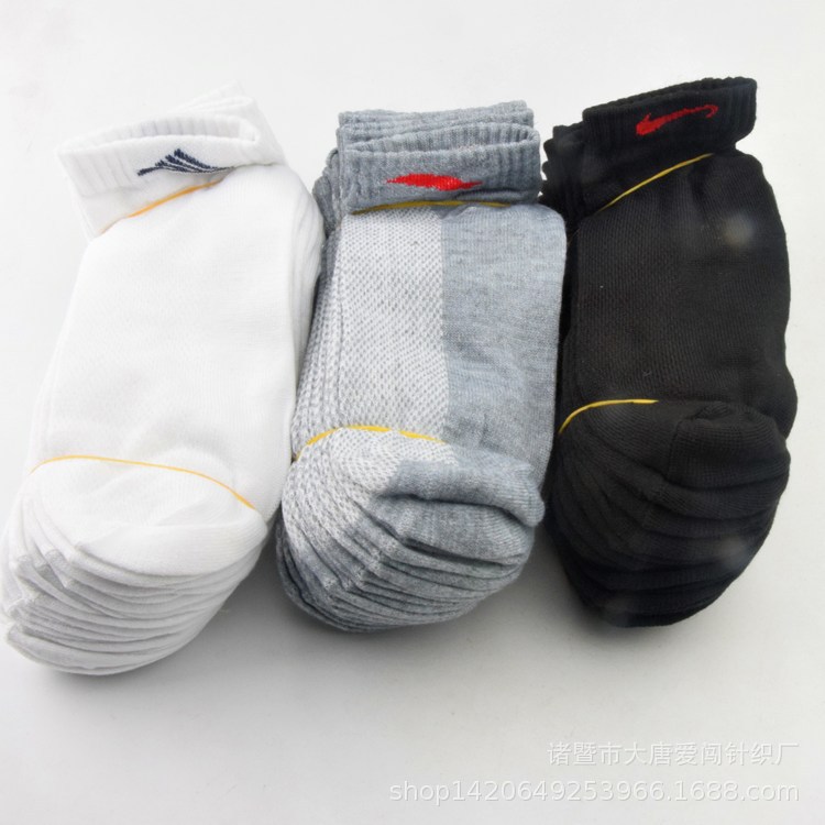 Spot men's summer breathable mesh short tube boat Socks solid color sports travel foot bath carpet disposable socks wholesale