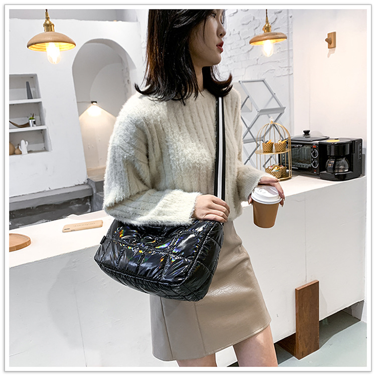 Sac Pour Femme Brillant À La Mode 2020 Automne Et Hiver Nouveau Sac De Vêtements En Coton En Gros display picture 3