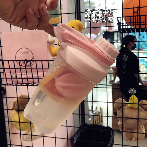 Sports plastic shaker cup anti-breakable with scale water cup fitness outdoor portable handle smoothie protein powder tea cup