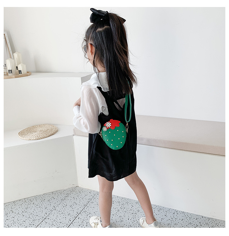 Niedliche Erdbeer-mini-umhängetasche Der Koreanischen Kinder display picture 55
