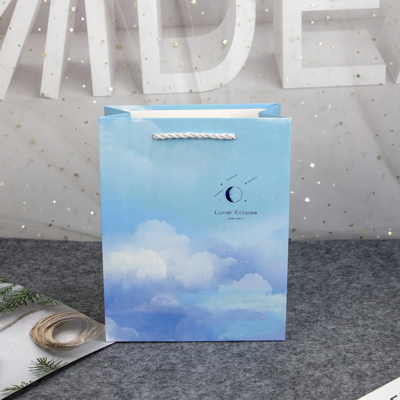 Luna grande; cartón blanco; 26cm*12cm*32cm