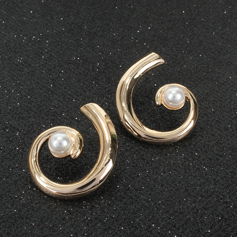 Korean Simple Earrings Exaggerated Imitation Pearl Geometric Semicircle Earrings For Women display picture 4