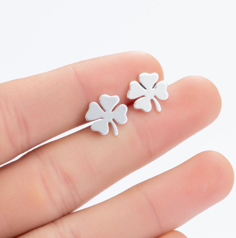 1 Pair Fashion Four Leaf Clover Titanium Steel Plating Ear Studs display picture 6