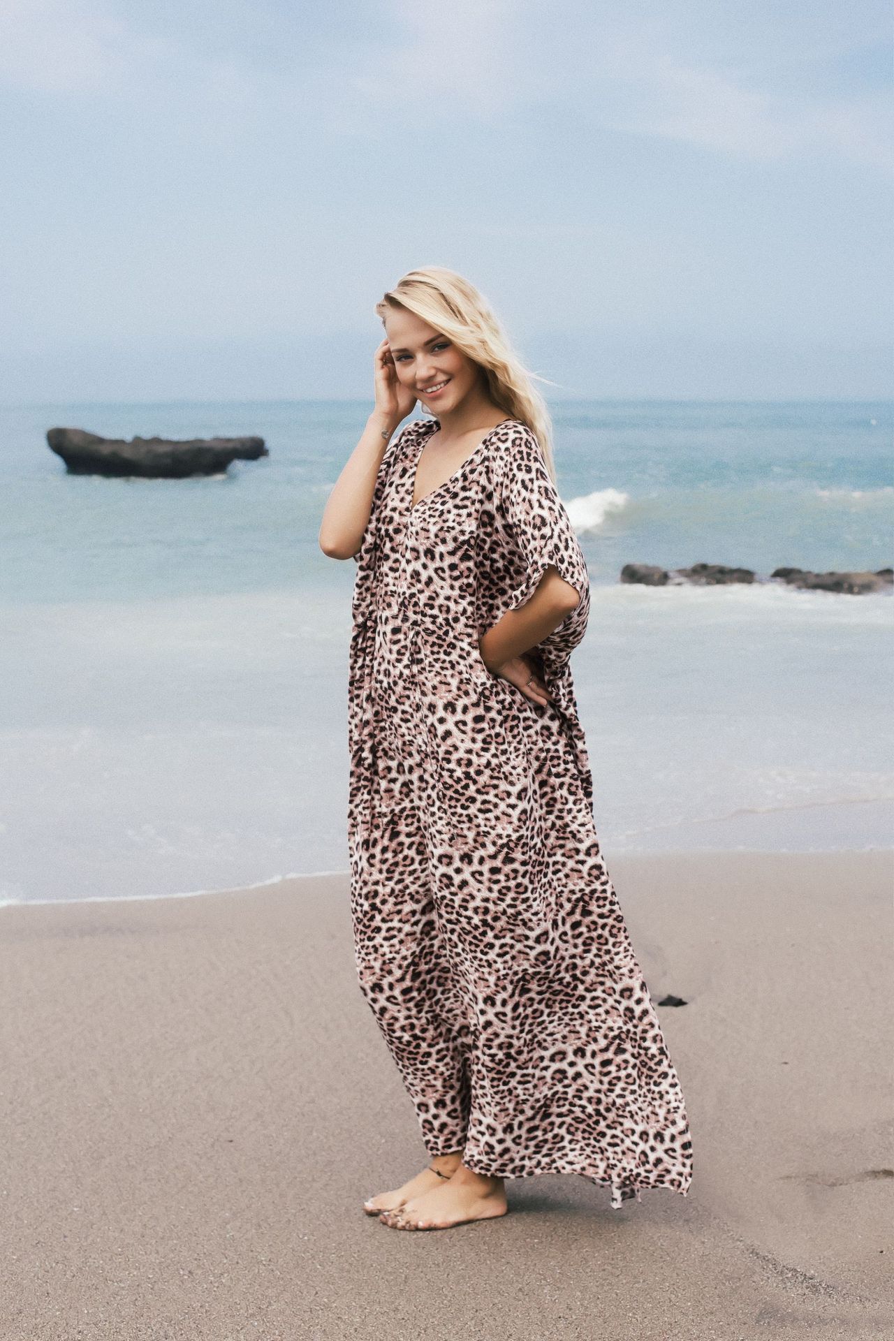 Nuevo Rayon Leopard Point Robe Dress Beach Jacket Sunscreen Bikini Blusa Al Por Mayor Nihaojewelry display picture 1