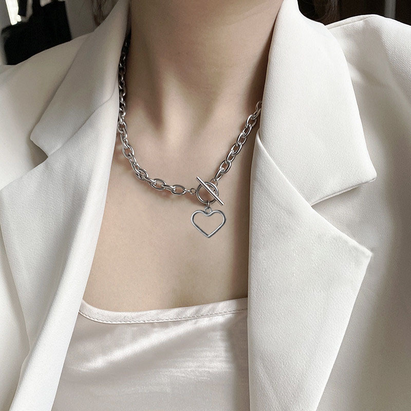 Korean Jewelry Cross-border Japanese And Korean Simple Temperament Trend Special-interest Design Love Necklace Titanium Steel Colorfast Clavicle Chain display picture 2