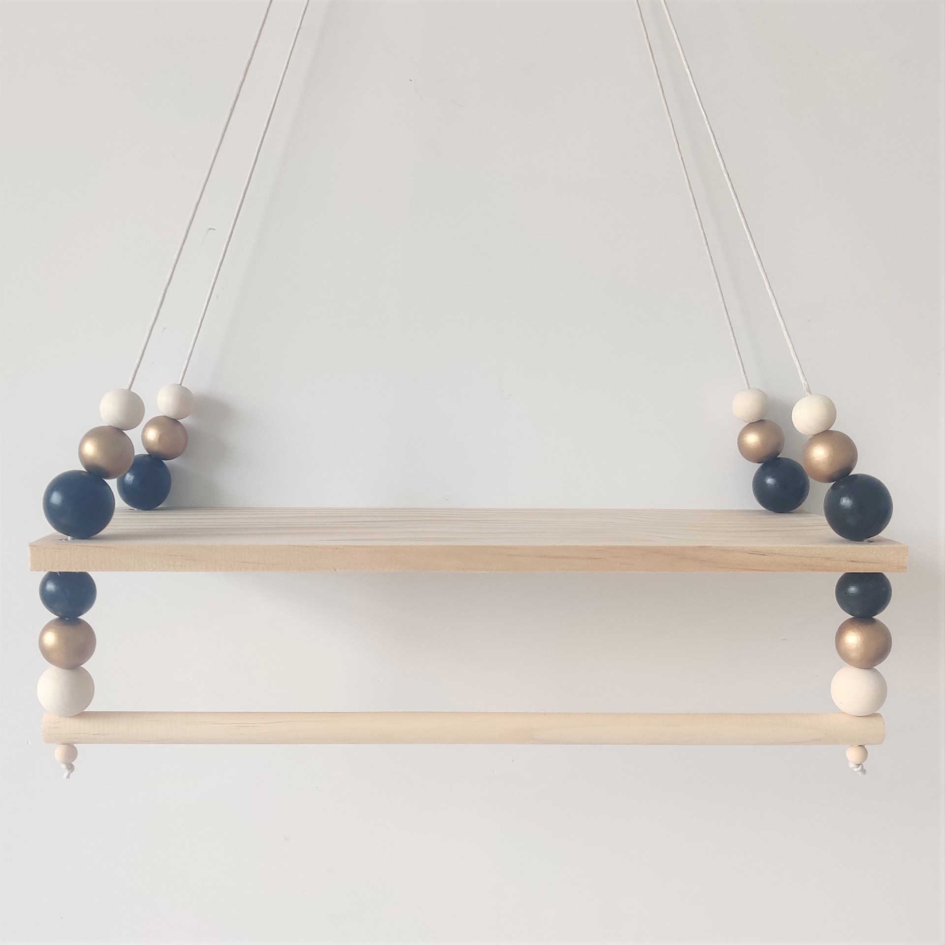 Estante de almacenamiento de muñecas de doble capa con cuentas de madera de alta gama de estilo nórdico, precio de habitación de niños, decoración de pared suave