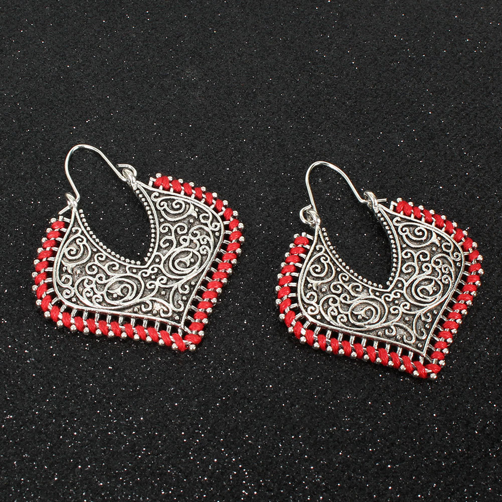 Exaggerated Hollow Carved Earrings Retro Simple Metal Braided Flower Earrings display picture 4
