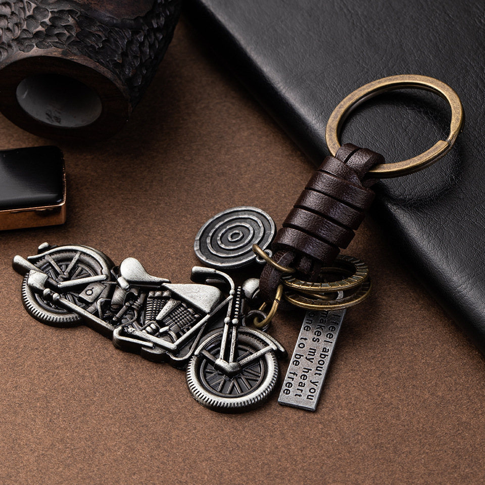 Metal Keychains Creative Motorcycle Authentic Leather Weave Key Pendants Retro Bags Metal Pendant Cross-border Hot Sale display picture 2