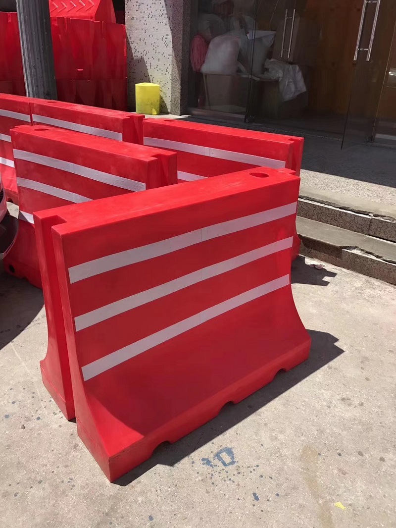 滚塑墩 路障 1米隔离墩 滚塑全新料 隔离墩三孔小水马 红白隔离墩