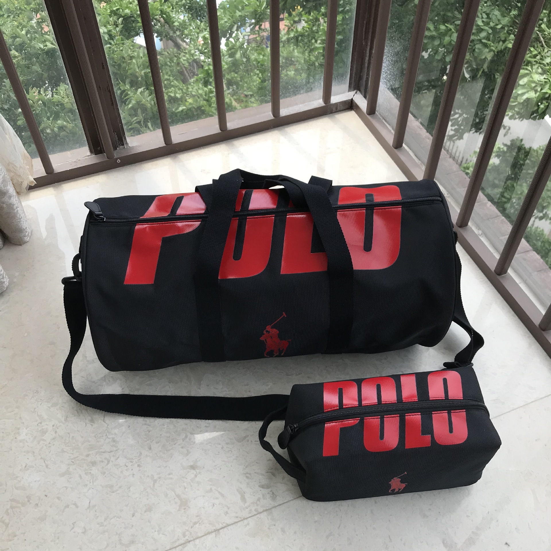 新款PL專櫃原單 健身斜挎桶包 男女休閑手提包 旅行袋 超值套裝！