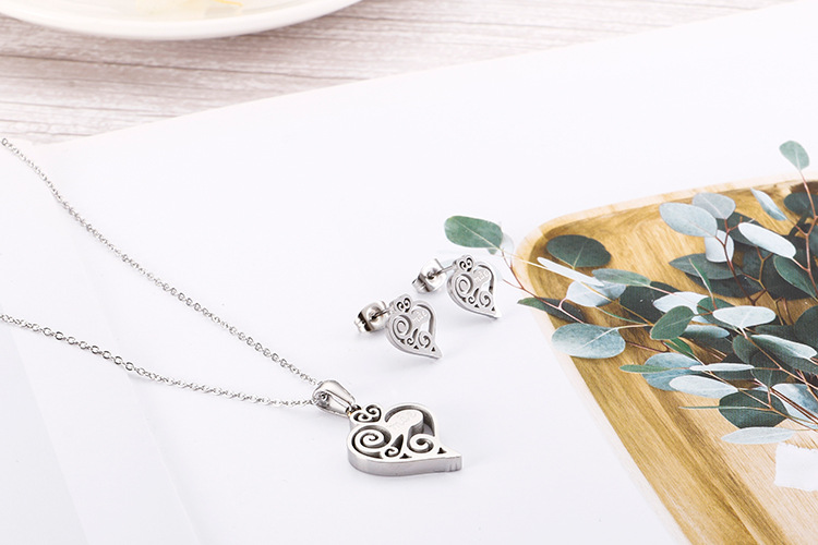 new Korean fashion stainless steel heart-shaped hollow letters mama sets wholesale nihaojewelry
