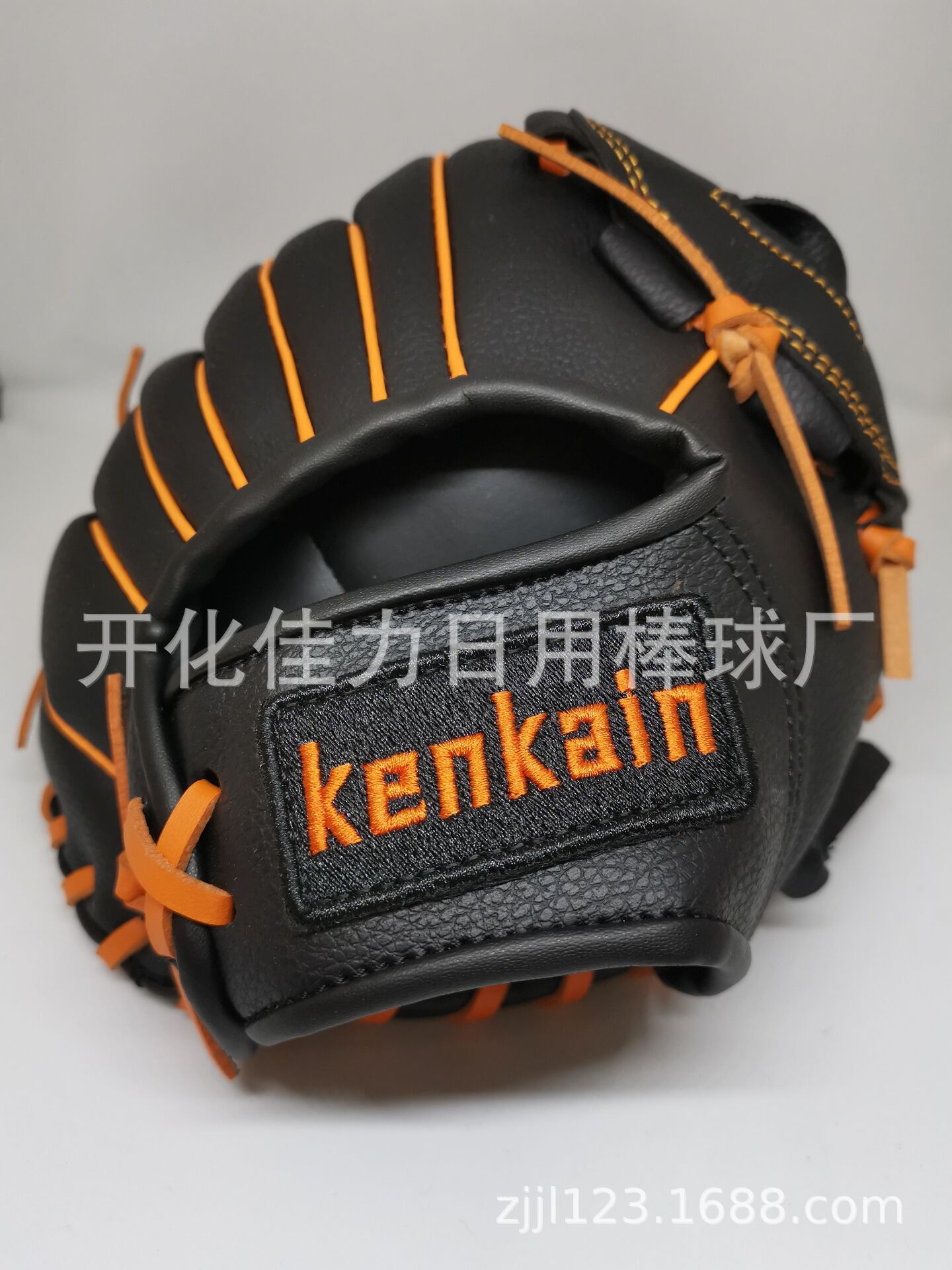 A0B9618AFD744E8C67C0295D68193E