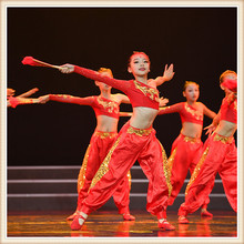 少年志舞蹈服儿童表演服中小学生红色舞台服古典扇子舞民族演出服