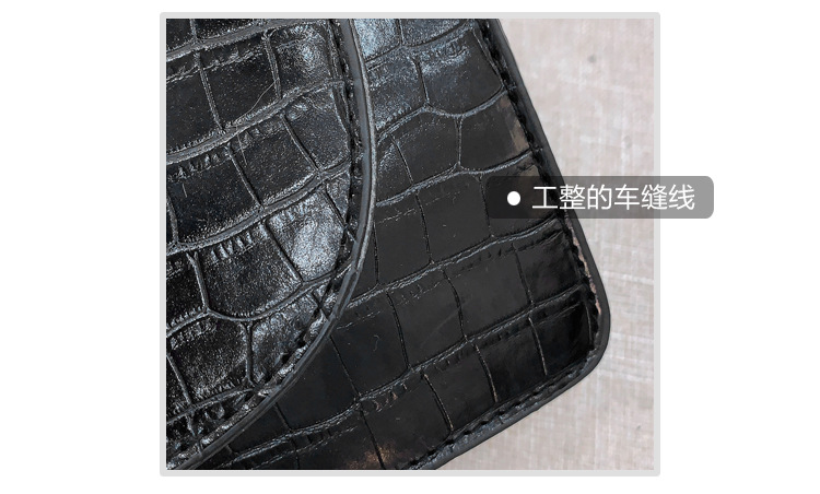 New  Retro Fashion Simple Crocodile Pattern Portable Small Square Bag display picture 10