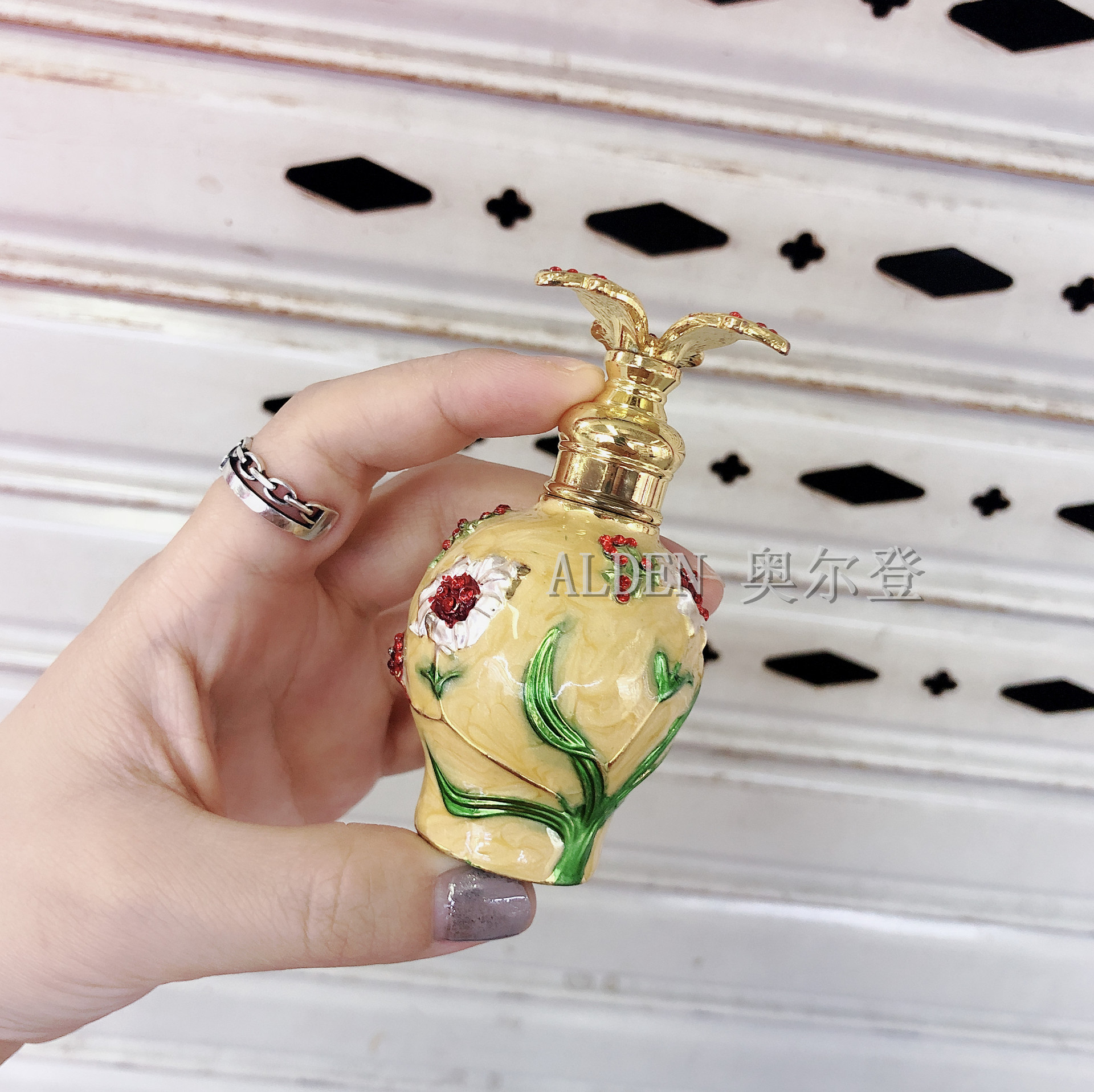 12ML Golden Butterfly Metal Perfume Essential Oil round bottle, multi-color tattoo colorant glass perfume bottle, direct sales in stock detail image 1