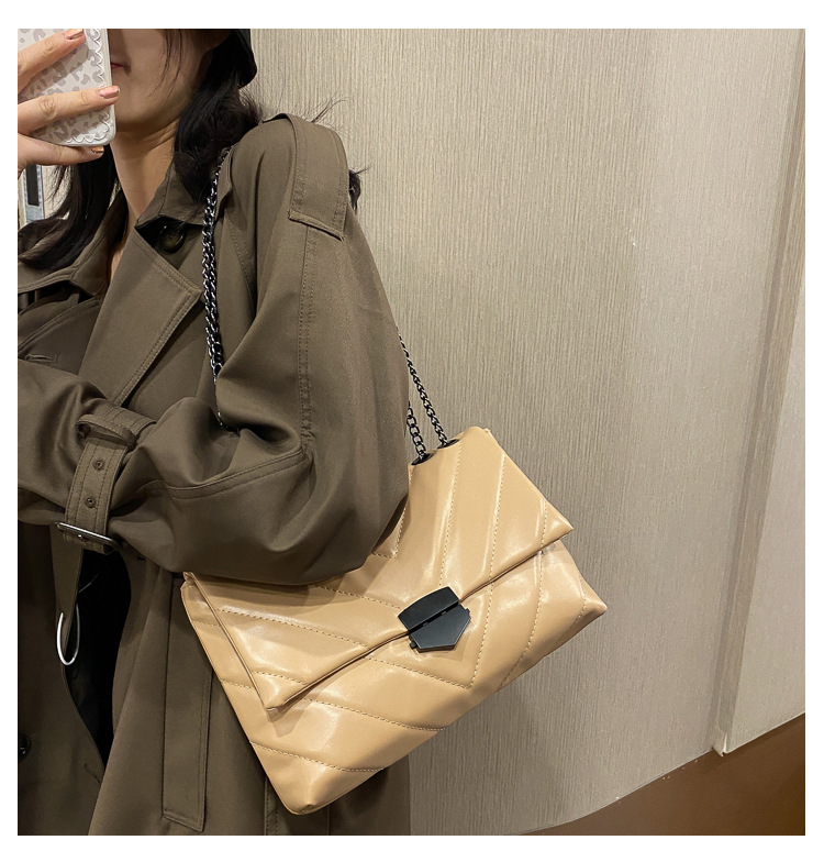 Fashion New Trendy One-shoulder Underarm Bag display picture 15