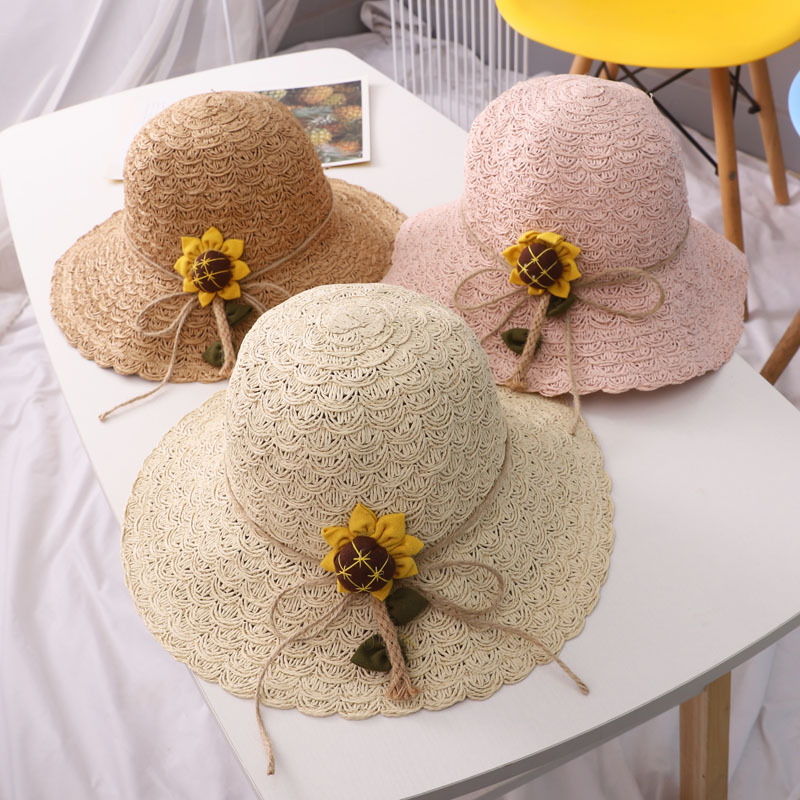 Summer beach fashionable sun hat solar-powered