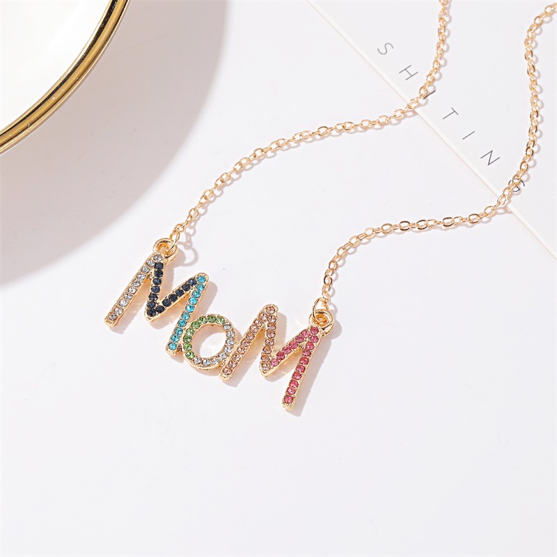 Mother&#39;s Day New Fashion Diamond Diamond Mom Letter Necklace Simple Color Diamond Clavicle Chain Wholesale display picture 5