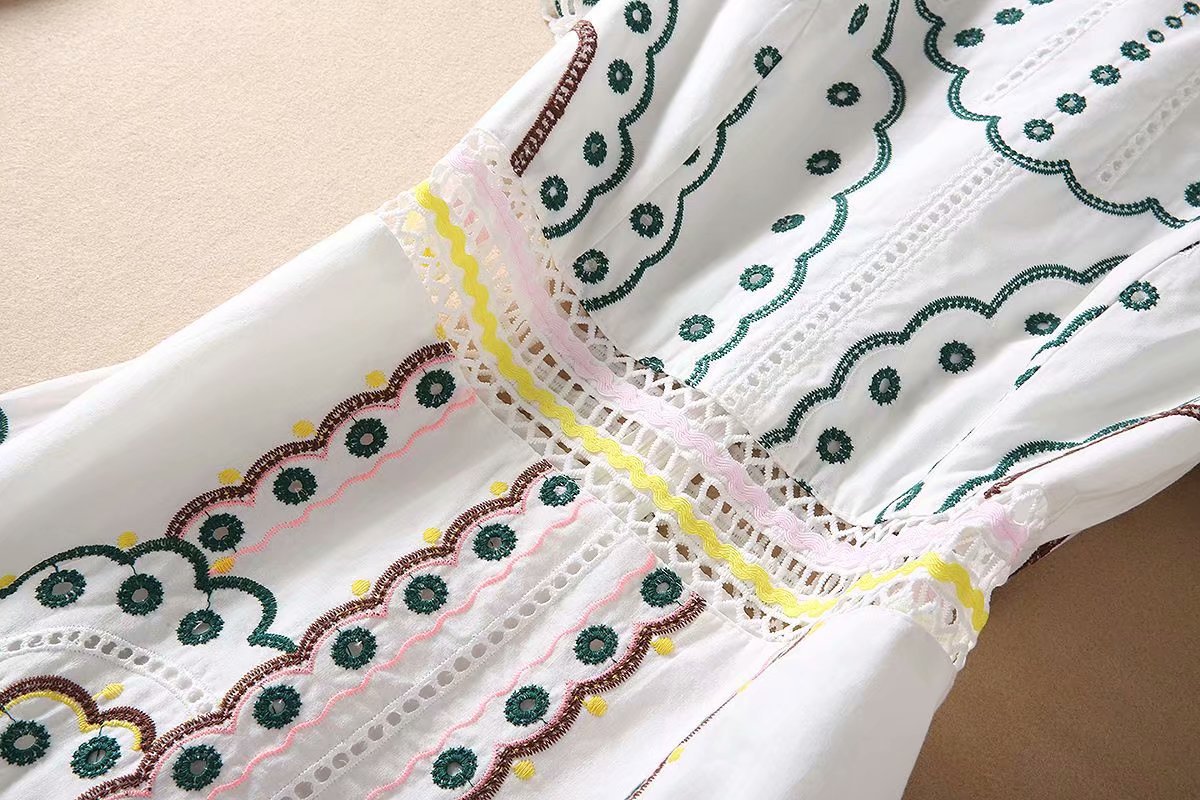 0311-12 彩色圈圈绣花裙码数SMLXL颜色白色面料棉绣