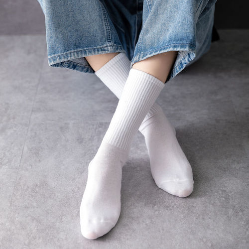 New solid color trendy socks for female couples European and American running sports socks ins socks for men mid-tube autumn and winter long tube