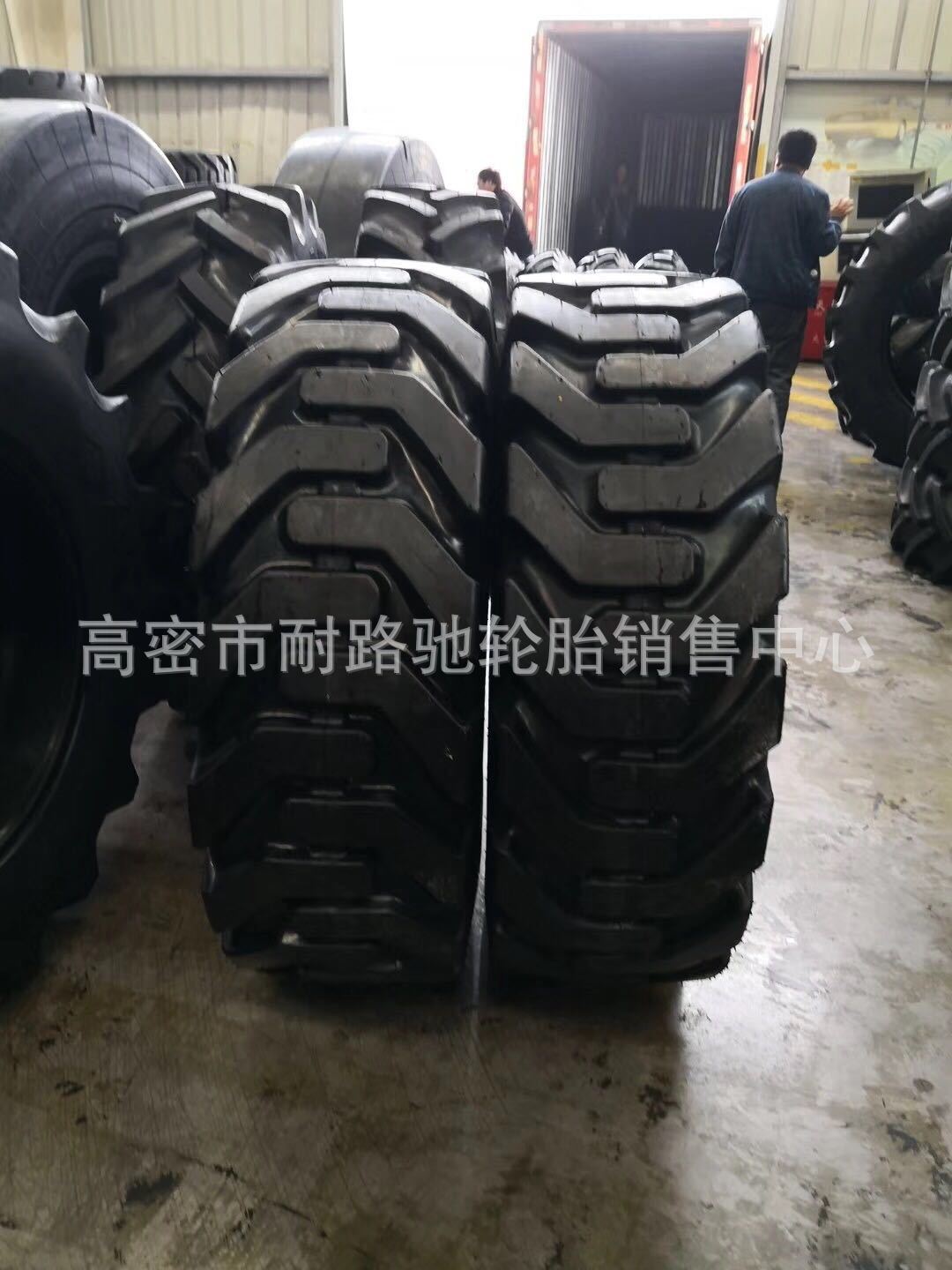  铺轨车轮胎33x15.5-16.5 385/65D19.5 445/55D19.5曲臂登高机