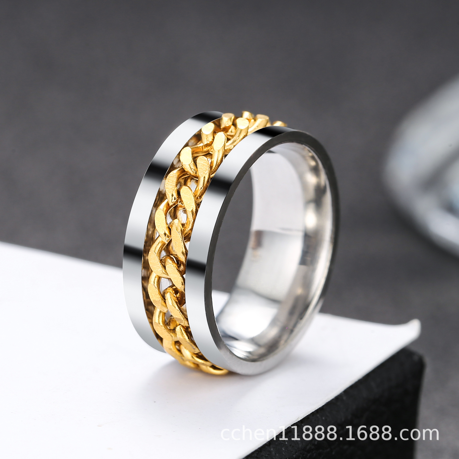 Stainless steel titanium steel ring does not fade niche design open beer artifact chain rotation rotating ring ring