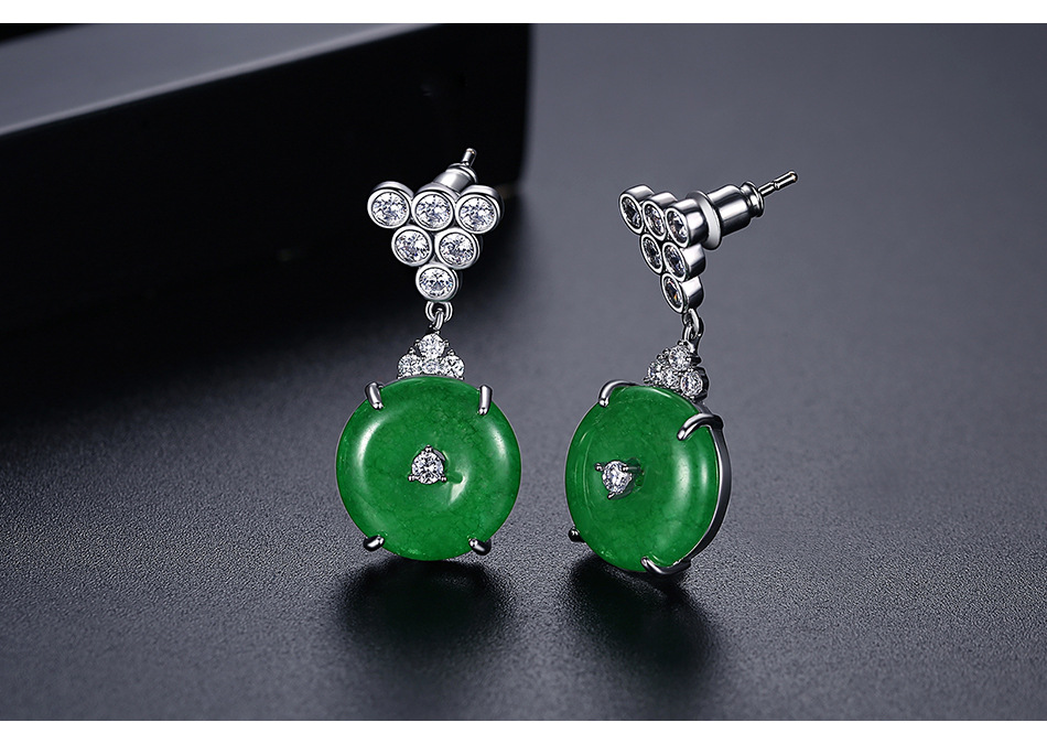 Mode Coréenne Boucles D&#39;oreilles Robe Accessoires Vert Calcédoine Cuivre Boucle D&#39;oreille En Gros Nihaojewelry display picture 5