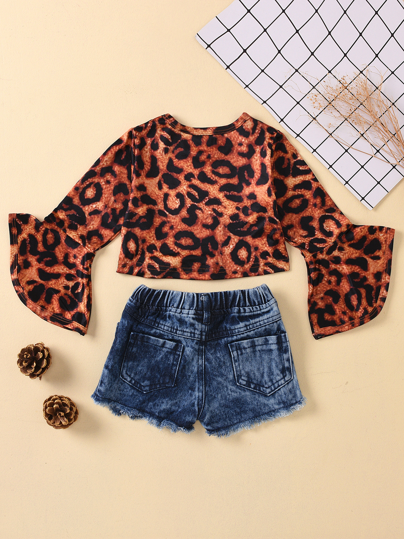 Exclusive For Cross-border Popular Children's Clothing Leopard Print Round-neck Flared Sleeves Top Street Ripped Jeans Children's Suit display picture 3