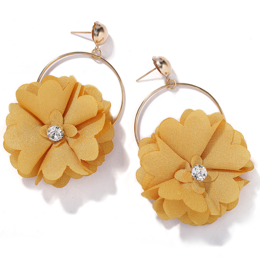 Fashion Wild Flower Diamond Earrings Female New Fresh Sweet Fabric Earrings display picture 8