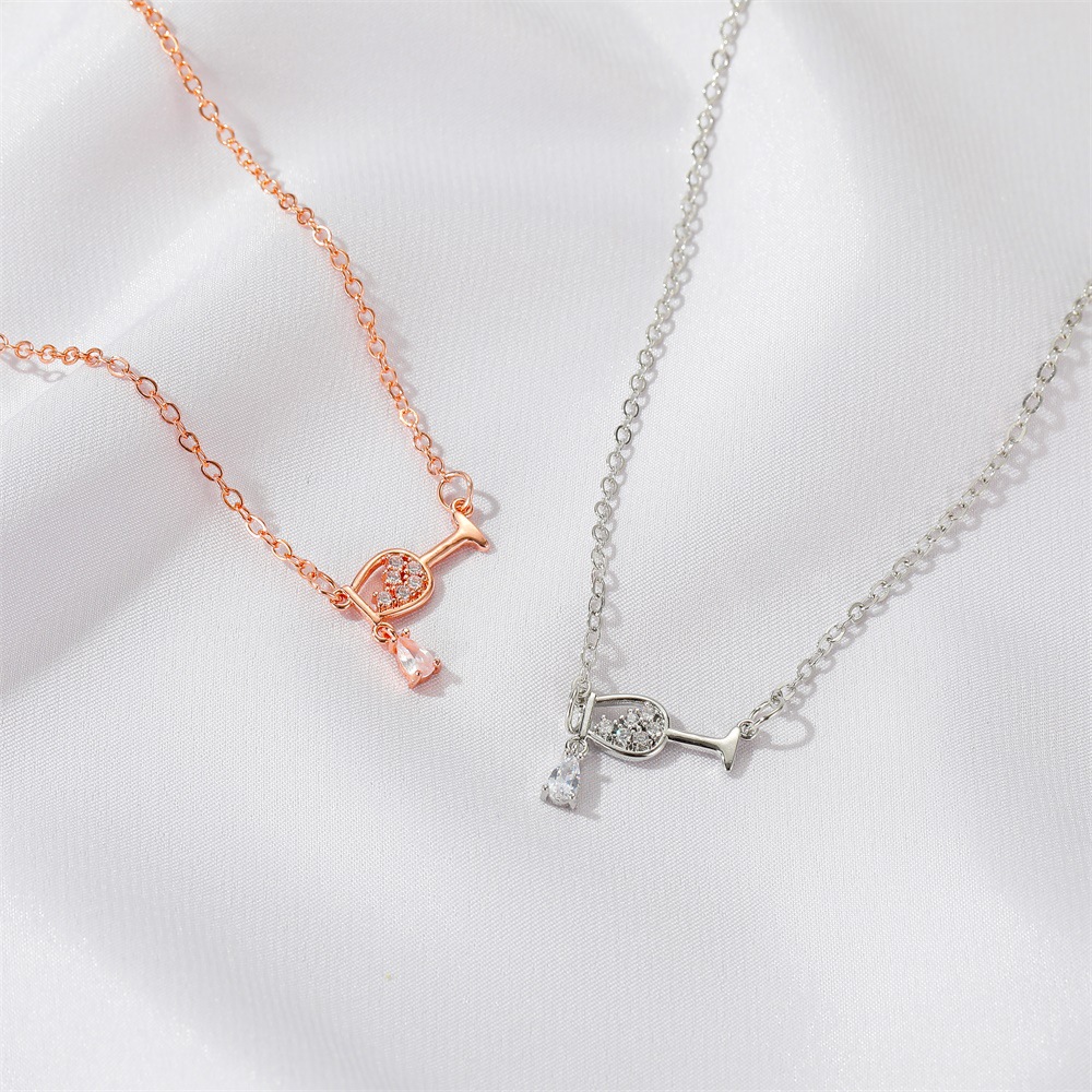 Nouvelle Mode Zircon Amour Bouteille De Vin Rouge Tasse Clavicule Chaîne Gobelet Collier Pour Les Femmes display picture 4